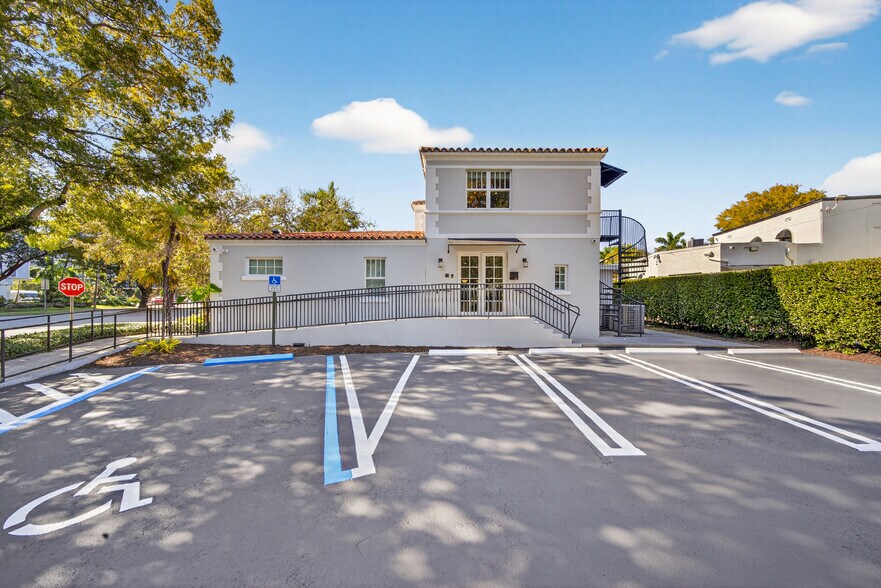 More Photos Of 5801 Biscayne Blvd, Miami Office For Lease