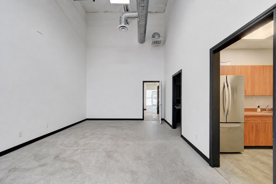 More Photos Of 3068 E Sunset Rd, Las Vegas Warehouse For Sale