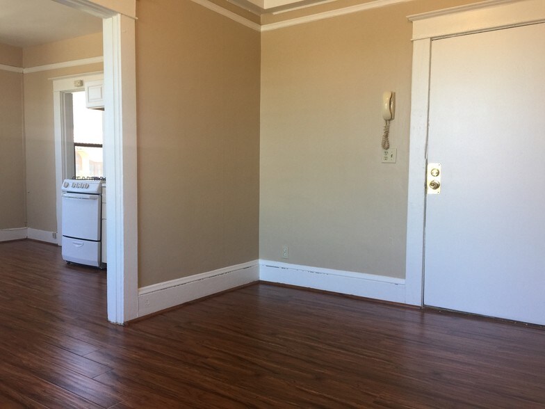 More Photos Of 3632-3646 SE Hawthorne Blvd, Portland Storefront Retail Residential For Sale