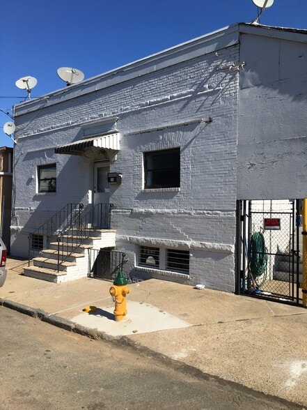More Photos Of 38 Esther St, Newark Service For Sale