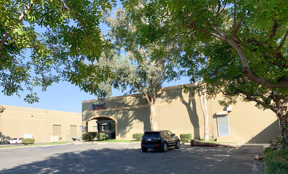 More Photos Of 5102-5108 Azusa Canyon Rd, Irwindale Unknown For Lease