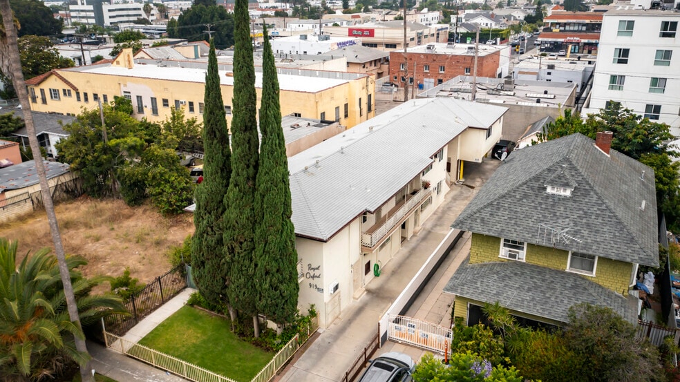 More Photos Of 919 N Oxford Ave, Los Angeles Multifamily For Sale