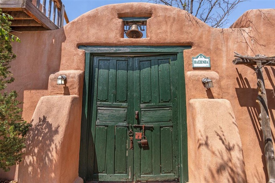 More Photos Of 18 Destierro Trail, Santa Fe Lodge Meeting Hall For Sale