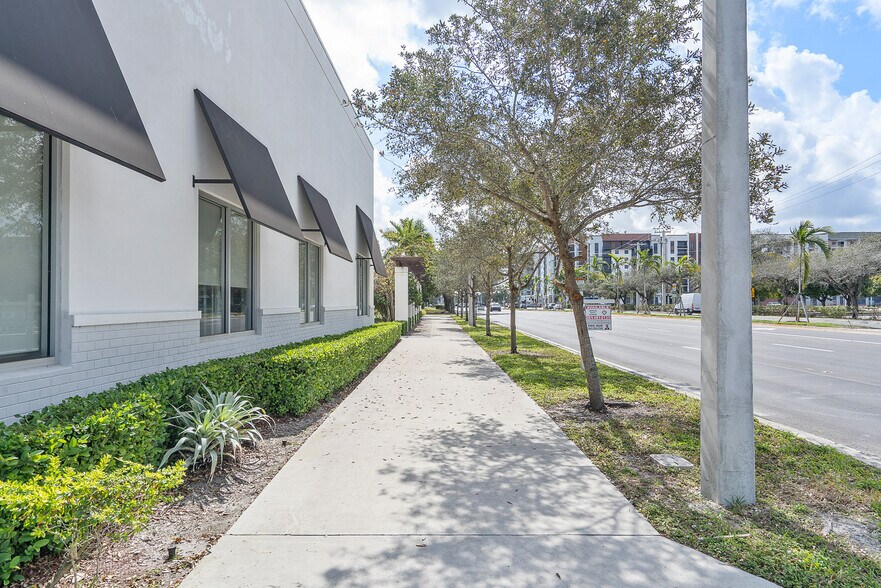 More Photos Of 3481 N University Dr, Coral Springs General Retail For Sale
