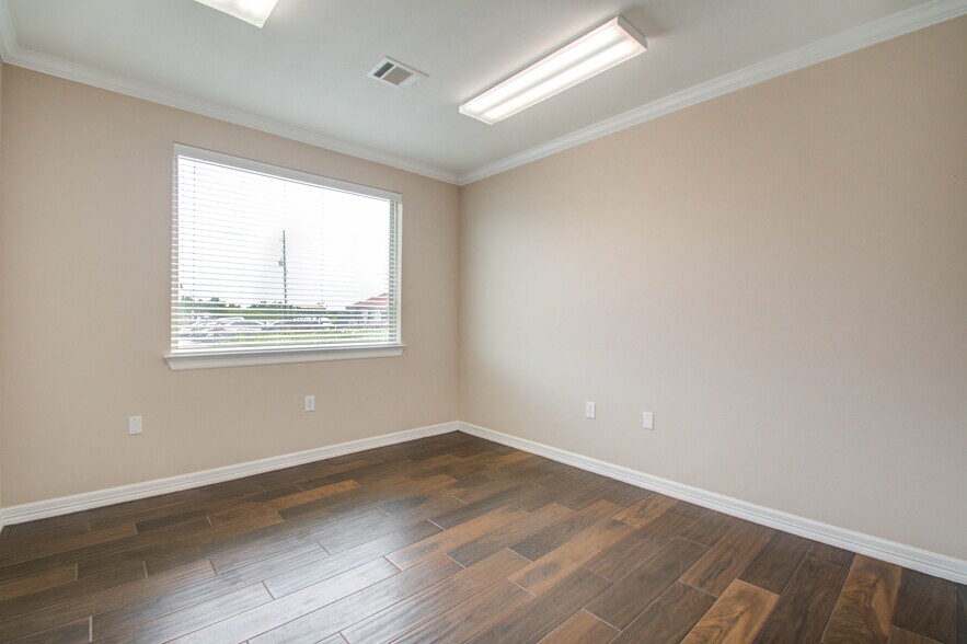 More Photos Of 2743 Smith Ranch Rd, Pearland Coworking Space