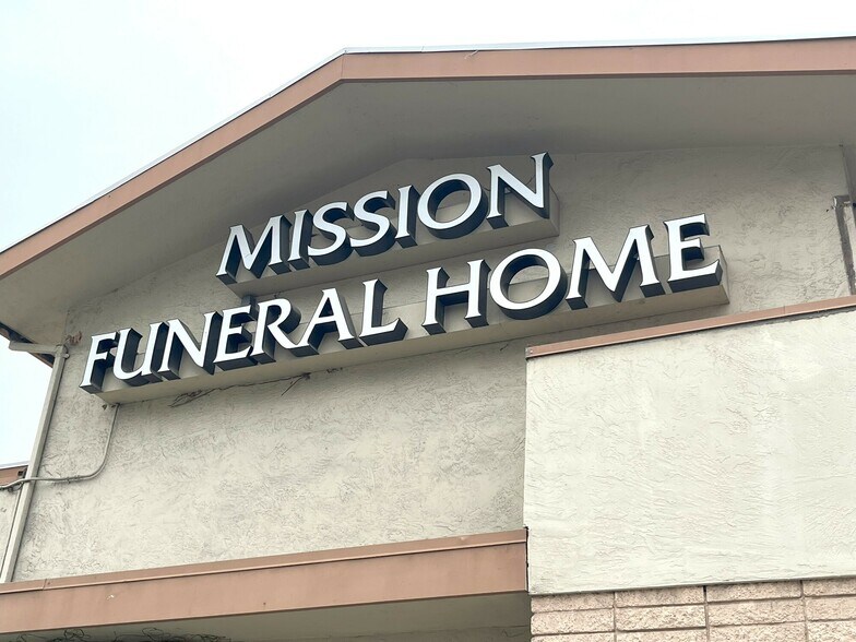 More Photos Of 22297 Mission Blvd, Hayward General Retail For Sale