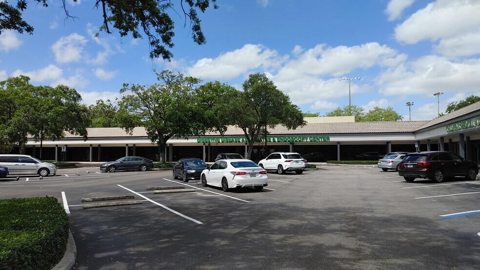 More Photos Of 7443-7495 N University Dr, Tamarac Medical For Lease