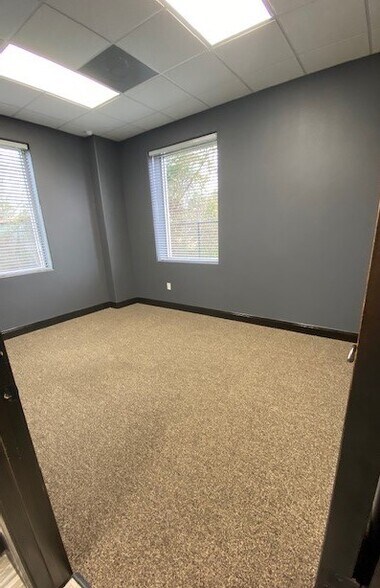 More Photos Of 1620 FM 1960 Rd, Houston Warehouse For Lease