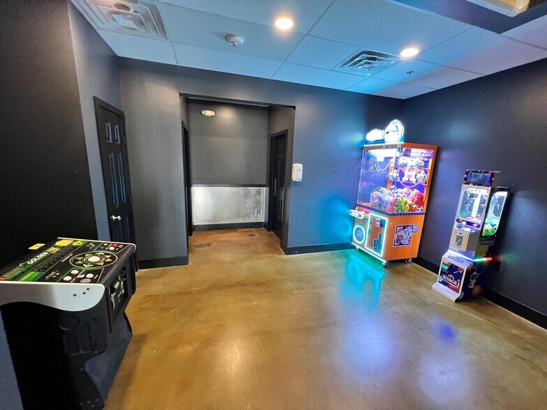 More Photos Of 18320 W Airport Blvd, Richmond General Retail For Lease