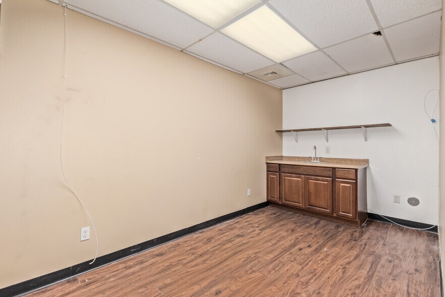 More Photos Of 5815 N Black Canyon Hwy, Phoenix Medical For Lease