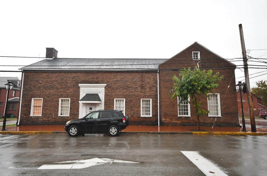 More Photos Of 303 14th St, Ambridge Freestanding For Lease