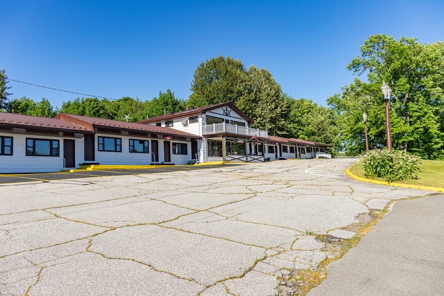 More Photos Of 196 US Route 1, Bucksport Hotel For Sale