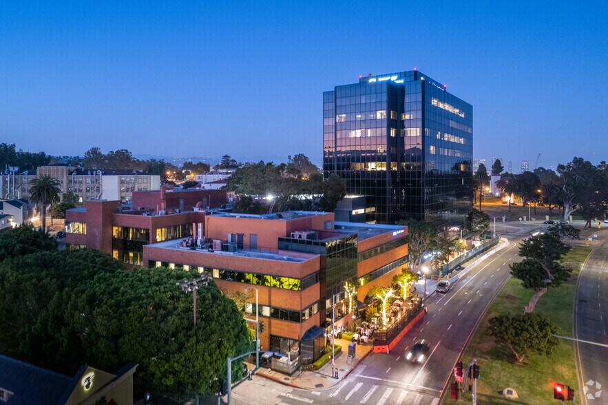 More Photos Of 11633 San Vicente Blvd, Los Angeles Medical For Lease