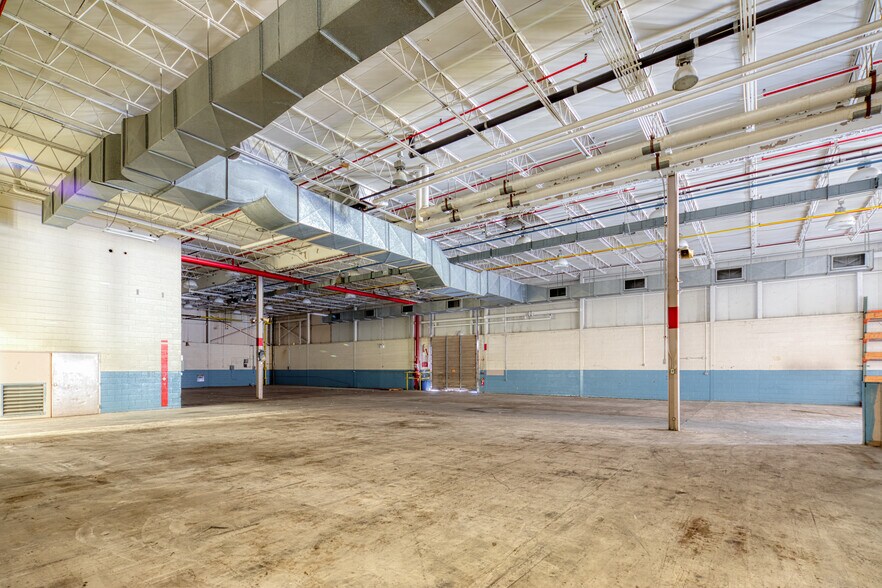 More Photos Of 400 Industrial Park Rd, Farmville Manufacturing For Lease