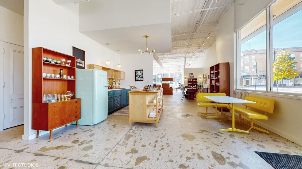 More Photos Of 3256 W Bryn Mawr Ave, Chicago General Retail For Lease