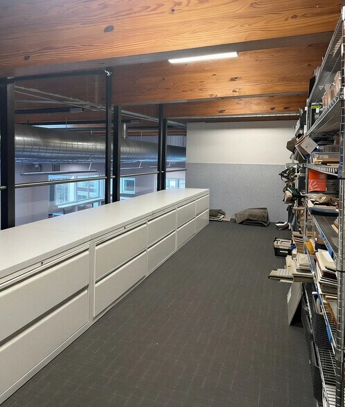More Photos Of 11 W Illinois St, Chicago Loft Creative Space For Lease
