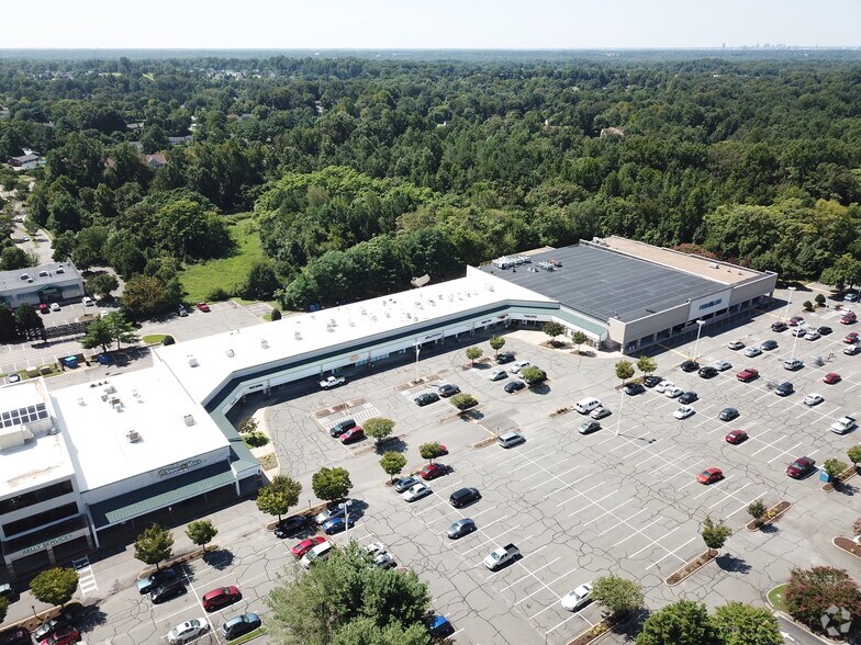More Photos Of 7443 Lee Davis Rd, Mechanicsville Unknown For Lease