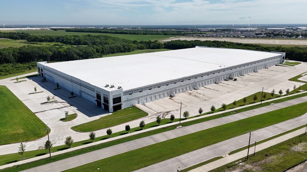 More Photos Of 601 W Pleasant Run Rd, Wilmer Distribution For Lease