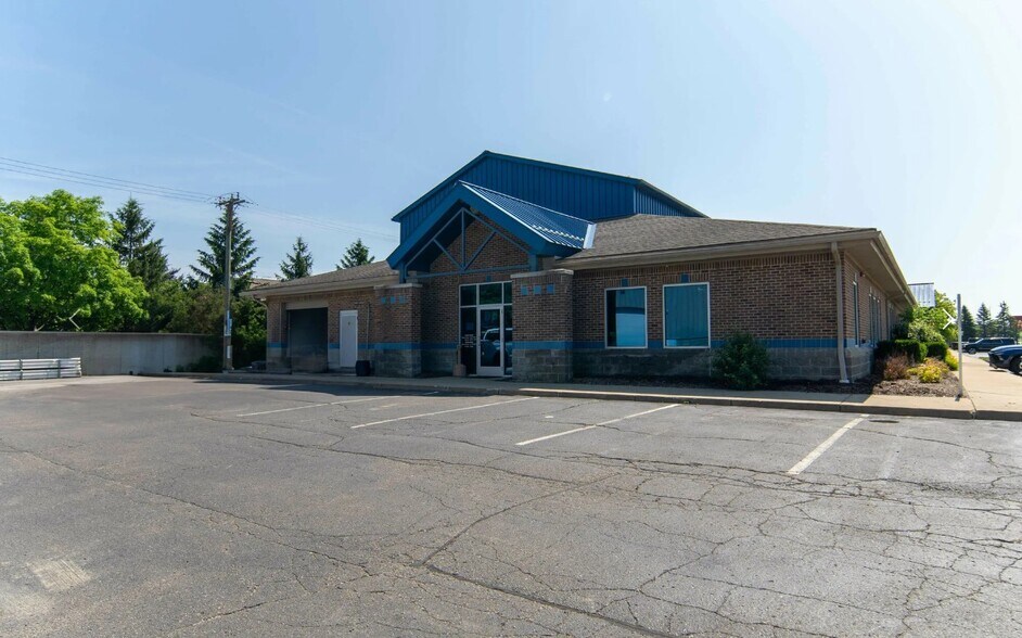 More Photos Of 3770 Dixie Hwy, Waterford Showroom For Sale