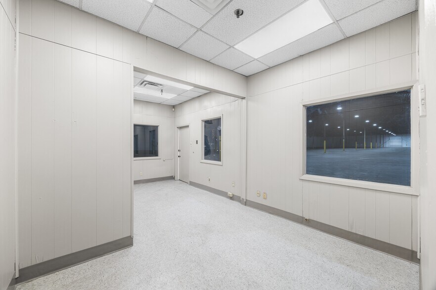 More Photos Of 237-265 E Belz Blvd, Memphis Distribution For Lease