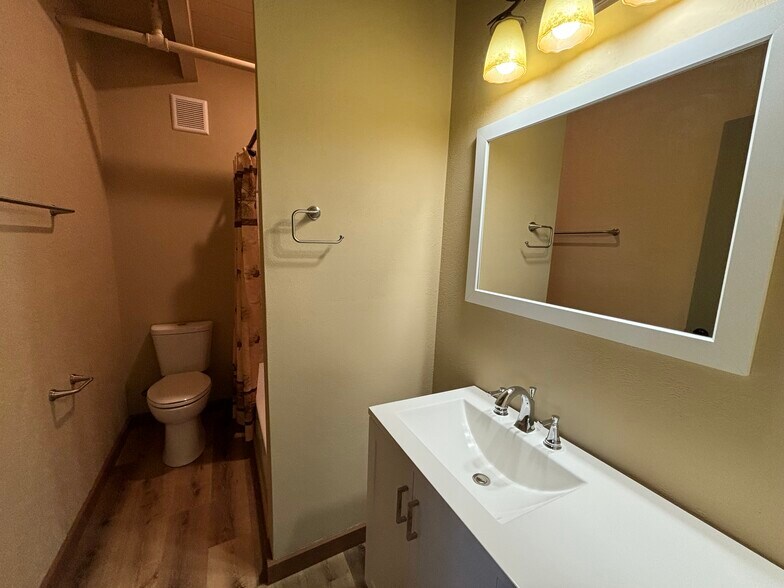 More Photos Of 501-550 Quadna Rd, Hill City Hotel For Sale