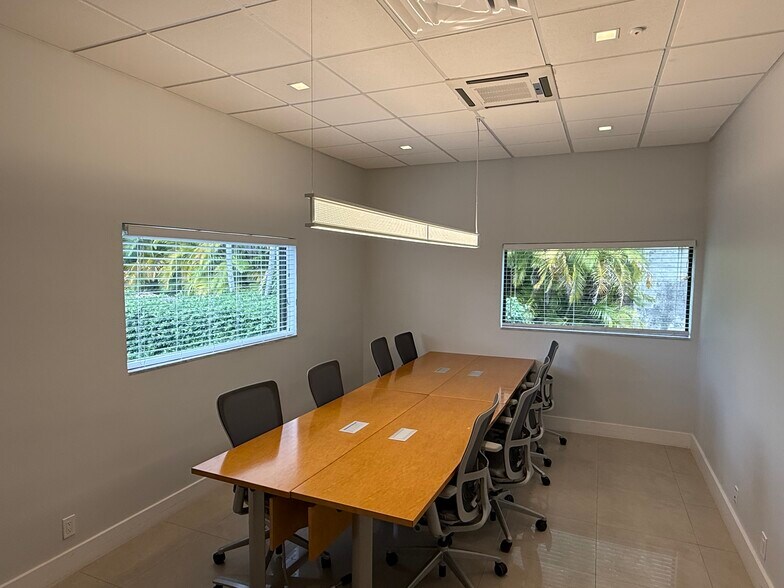 More Photos Of 8111-8119 NW 33rd St, Miami Warehouse For Sale