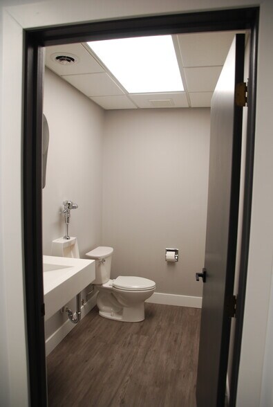 More Photos Of 1314 Barnhart Rd, Troy Office For Lease