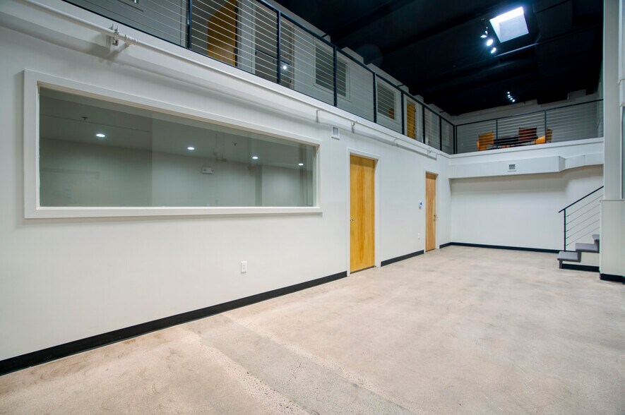 More Photos Of 7740 E Evans Rd, Scottsdale Showroom For Sale