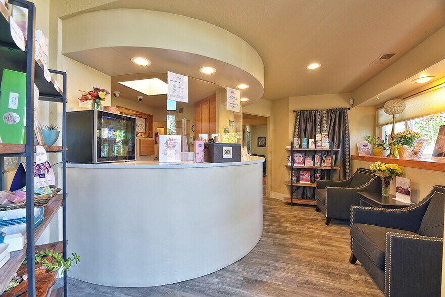More Photos Of 993 Siskiyou Blvd, Ashland Office For Sale