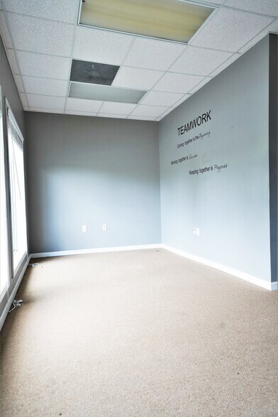 More Photos Of 2110 Fairburn Rd, Douglasville Flex For Lease