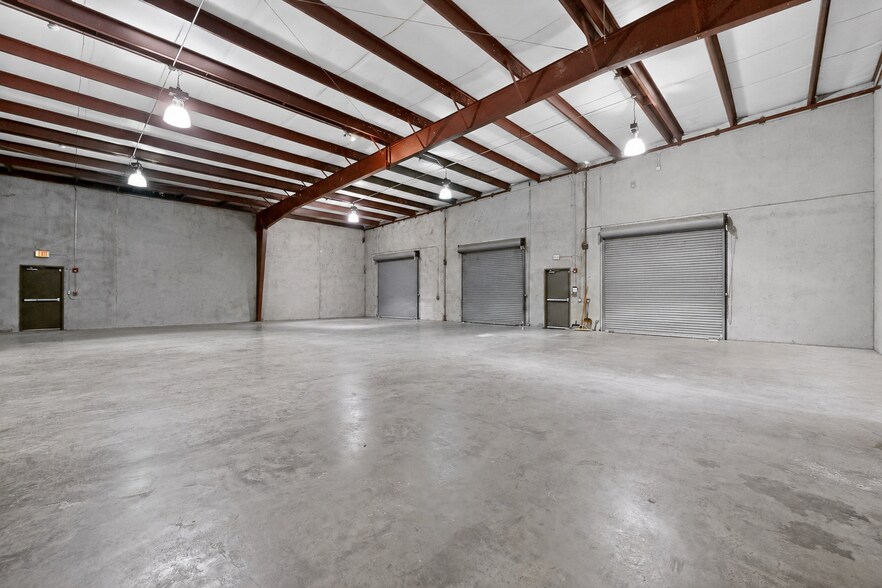 More Photos Of 2620 Carson St, Haltom City Light Distribution For Lease