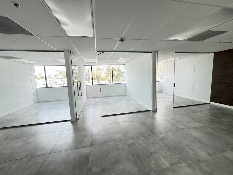 More Photos Of 2870 Stirling Rd, Hollywood Light Distribution For Lease