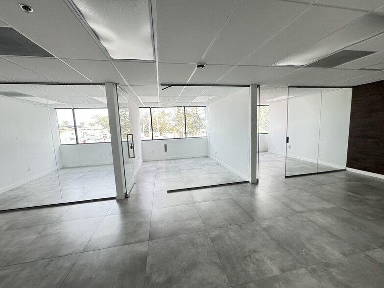 More Photos Of 2870 Stirling Rd, Hollywood Light Distribution For Sale