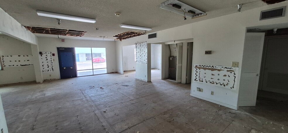 More Photos Of 7789 131st St, Seminole Office For Sale