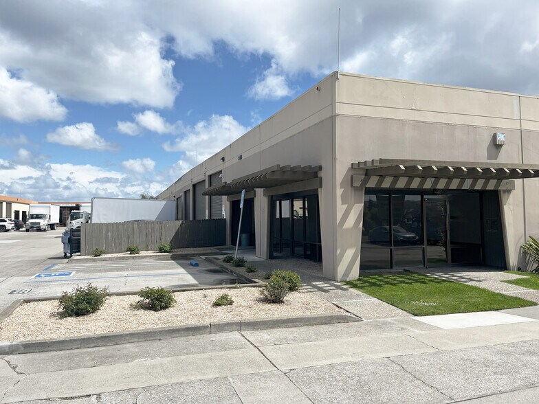 More Photos Of 300-332 Littlefield Ave, South San Francisco Showroom For Lease
