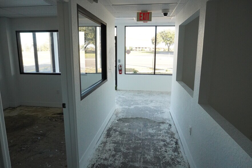 More Photos Of 1598 Havendale Blvd NW, Winter Haven General Retail For Lease