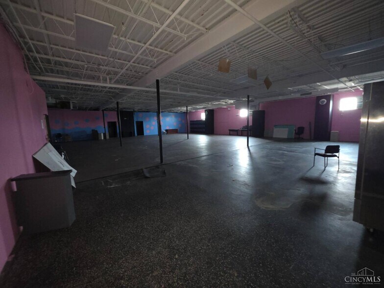 More Photos Of 2612 Gilbert Ave, Cincinnati Light Manufacturing For Sale