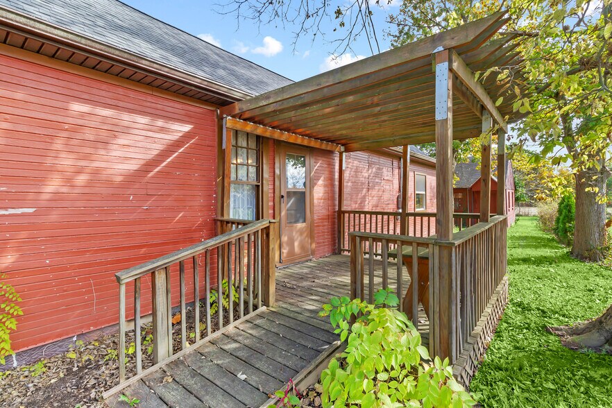 More Photos Of 54 S Main St, Magnetic Springs Restaurant For Sale