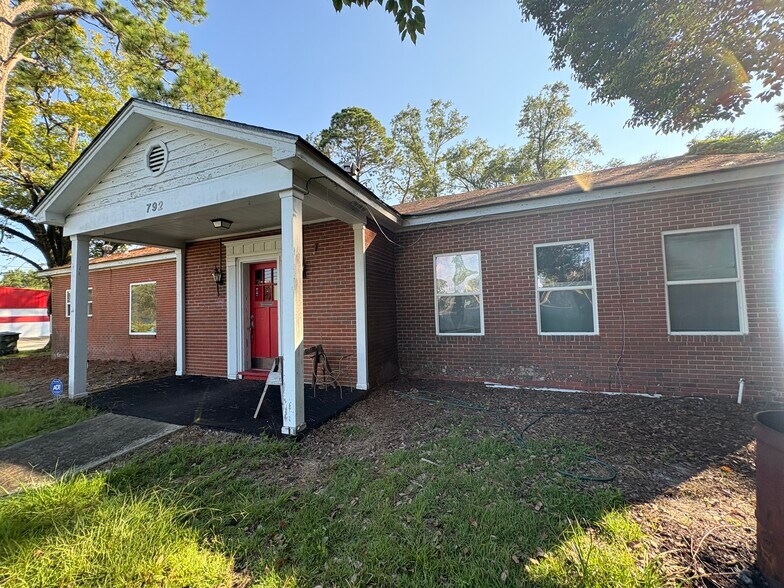 More Photos Of 792 E Cherry St, Jesup Office For Sale