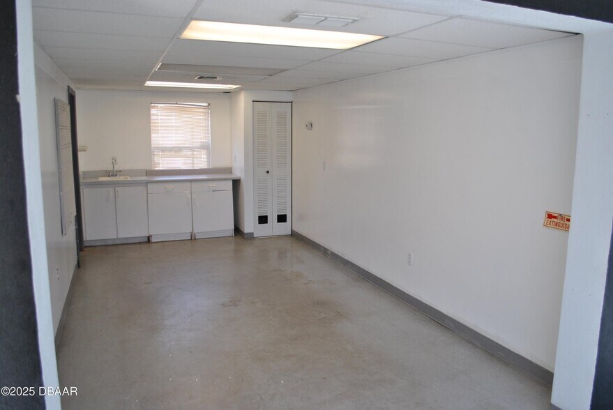 More Photos Of 468 Ridgewood Ave, Daytona Beach Light Distribution For Sale