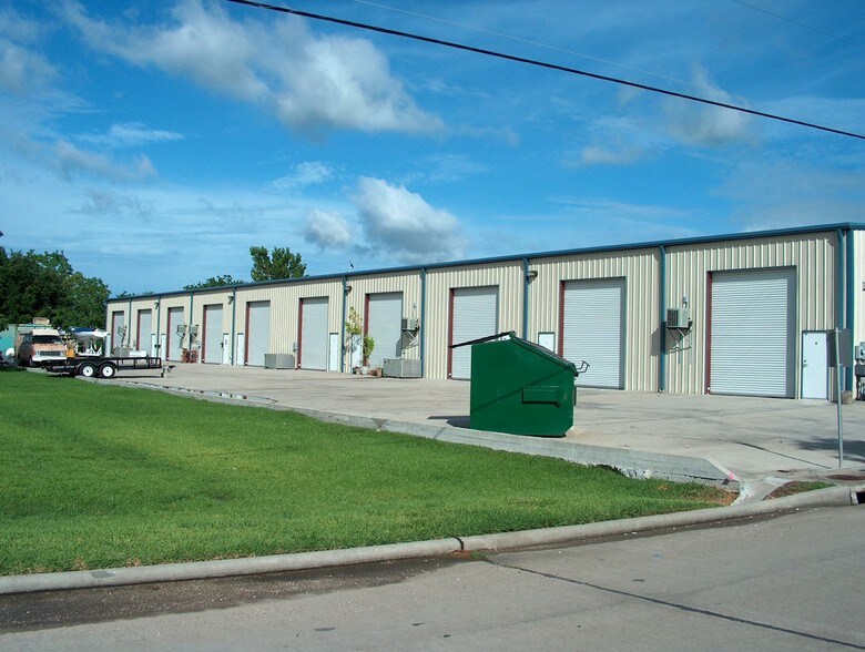 More Photos Of 2031 Anders Ln, Kemah Light Distribution For Lease