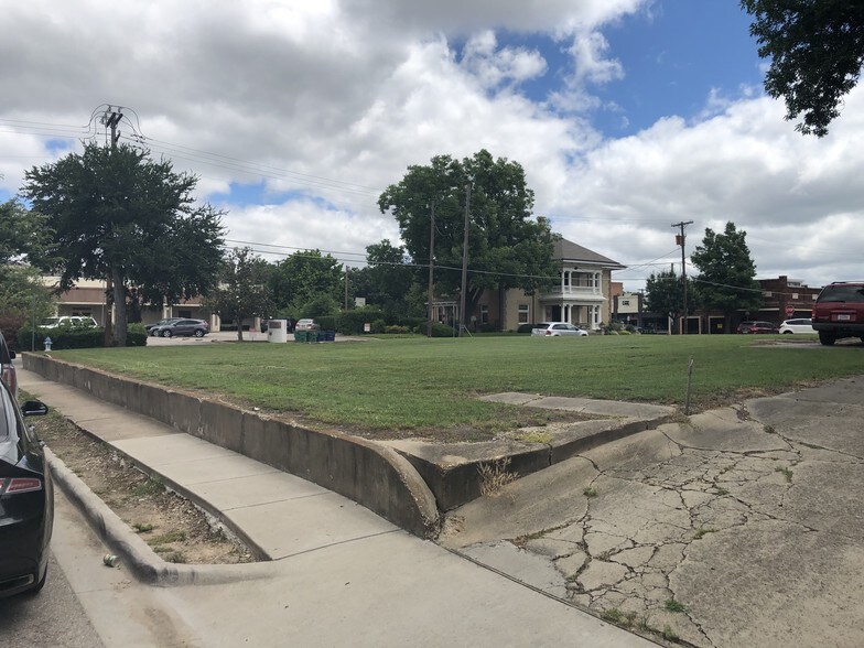 More Photos Of SWC Davis St & S. Tennessee St, McKinney Land For Lease