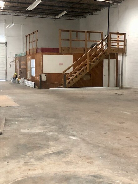 More Photos Of 5126-5136 W Idlewild Ave, Tampa Warehouse For Lease