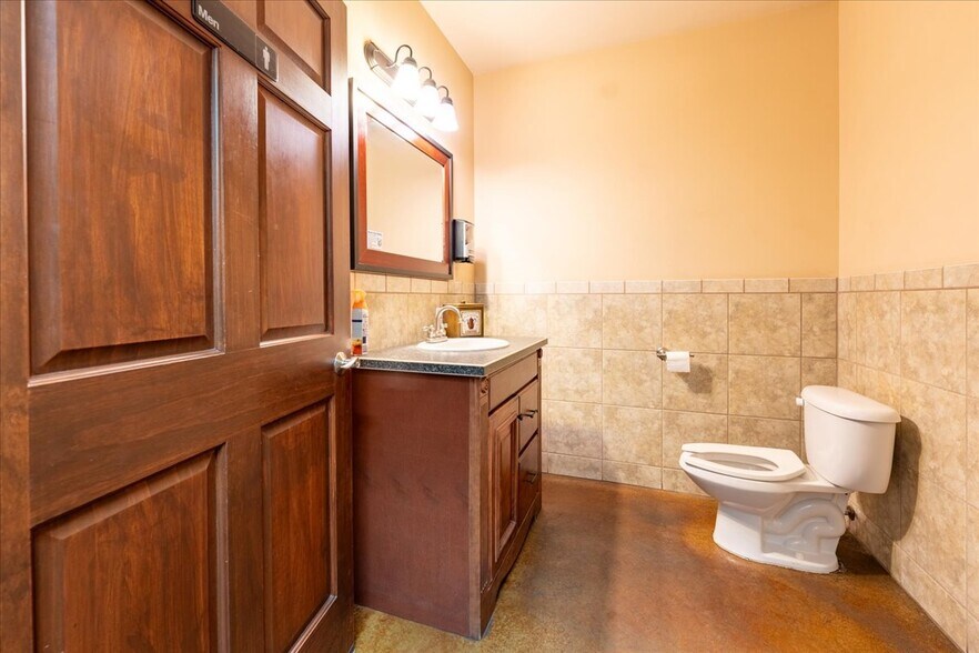 More Photos Of 1502 Minnie St, Fairbanks Industrial For Sale