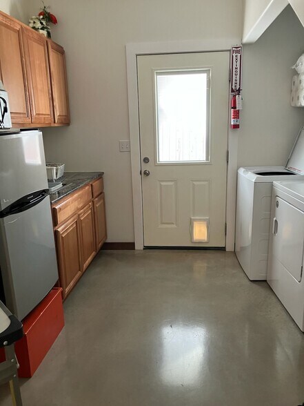 More Photos Of 800 Main St, Liberty Hill Office For Sale