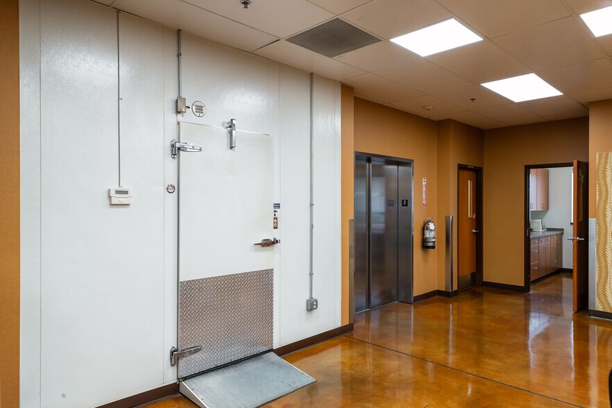 More Photos Of 556 Murlark Ave NW, Salem Manufacturing For Sale