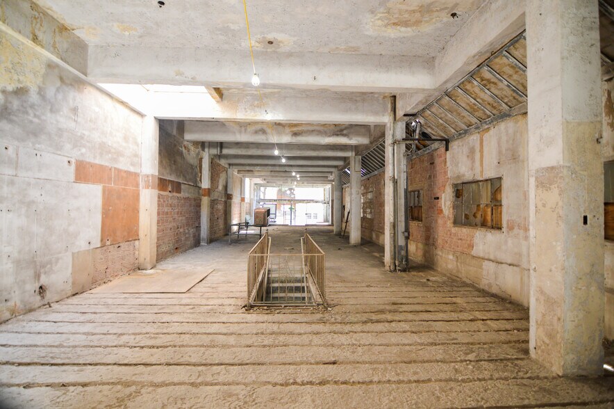 More Photos Of 211 N Saint Marys St, San Antonio Storefront For Sale