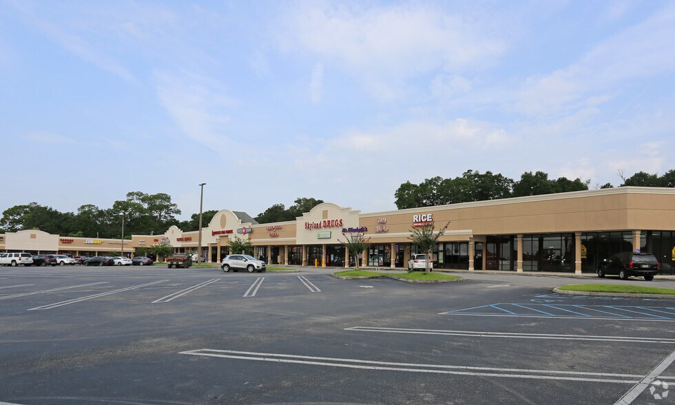 More Photos Of 3960-3992 Government Blvd, Mobile General Retail For Lease
