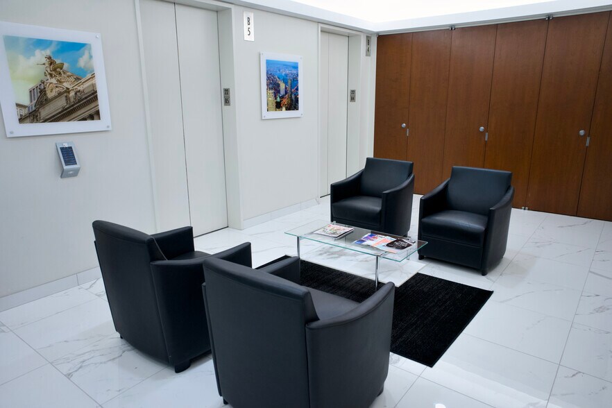 More Photos Of 110 E 59th St, New York Coworking Space