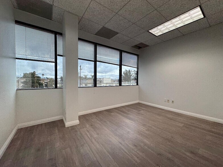 More Photos Of 144 N Glendale Ave, Glendale Office For Lease